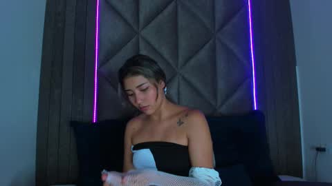 Sarah Evans online show from March 6, 2:51 am