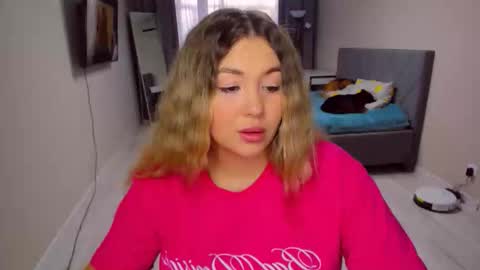 Sarah online show from February 11, 1:45 pm