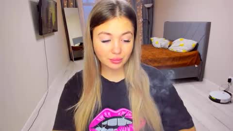 Sarah online show from January 12, 1:05 pm