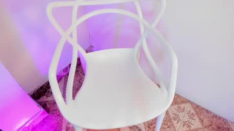 Sarahnovoa  online show from November 16, 5:46 pm