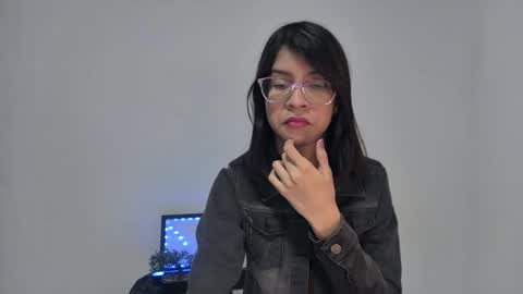 Sarah  online show from December 3, 7:16 pm