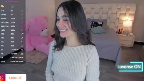 Snapshot of saraospinna chatting on December 10, 12:05 pm Sara online show from December 10, 12:05 pm