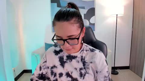 I am Sara  online show from September 24, 6:18 pm