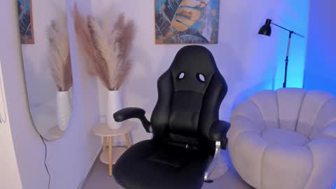 Sara Winstone online show from September 12, 12:11 am