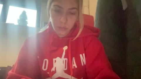 Snapshot of sarrah_rossy chatting on February 1, 9:54 am Sarrah online show from February 1, 9:54 am