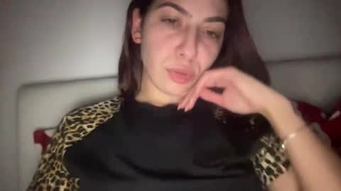 Snapshot of sarrah_rossy chatting on February 27, 10:53 pm Sarrah online show from February 27, 10:53 pm