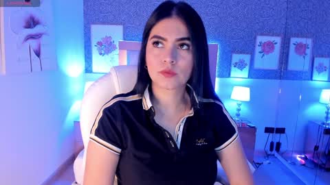 Snapshot of sasha_sims chatting on December 3, 11:21 am Camila online show from December 3, 11:21 am