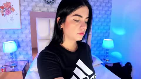 Snapshot of sasha_sims chatting on October 14, 11:35 am Camila online show from October 14, 11:35 am