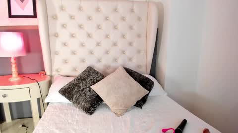 Snapshot of sasha_sims chatting on September 29, 12:43 pm Camila online show from September 29, 12:43 pm