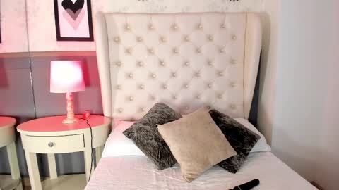 Snapshot of sasha_sims chatting on October 2, 12:54 pm Camila online show from October 2, 12:54 pm