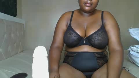 sassie_bee online show from February 28, 10:06 pm