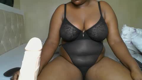 sassie_bee online show from January 24, 11:02 pm