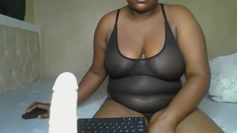 sassie_bee online show from March 7, 12:04 am