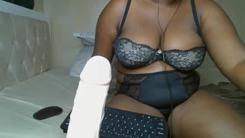 sassie_bee online show from February 27, 2:10 am