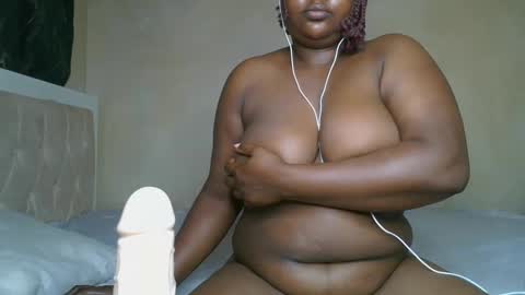 sassie_bee online show from January 13, 12:30 am