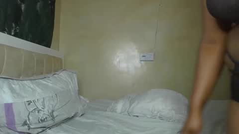 sassie_bee online show from January 19, 11:10 pm