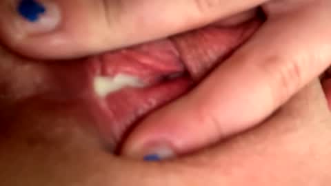 sassysquirtsmmm online show from December 19, 4:21 pm