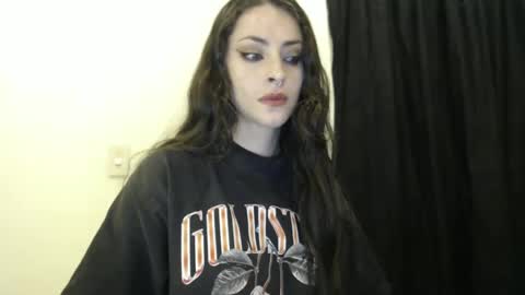 Snapshot of satansbabenia_v chatting on February 22, 11:21 pm Nia online show from February 22, 11:21 pm