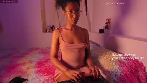 Snapshot of saturno_vibes chatting on March 7, 12:01 pm saturno_vibes online show from March 7, 12:01 pm