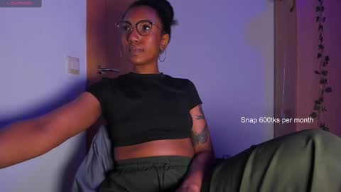 Snapshot of saturno_vibes chatting on December 9, 10:32 am saturno_vibes online show from December 9, 10:32 am