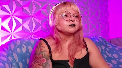 Gina George online show from May 8, 2:26 am