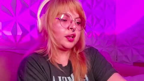 Gina George online show from October 4, 2:39 am