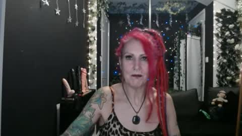 Snapshot of saucysky chatting on February 24, 10:47 pm SaucySky online show from February 24, 10:47 pm