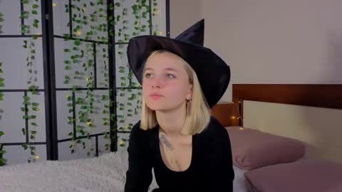 Snapshot of savannahshor chatting on October 19, 8:55 pm savannahshor online show from October 19, 8:55 pm