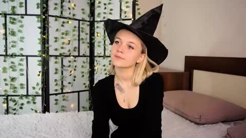 Snapshot of savannahshor chatting on October 18, 7:26 pm savannahshor online show from October 18, 7:26 pm