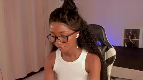 Savannahwildee online show from December 21, 9:36 pm