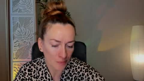 save the qween online show from April 28, 4:49 am
