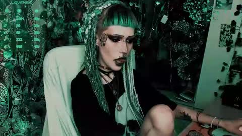 pronoun she. name Mary. age 21. online show from January 14, 10:37 pm