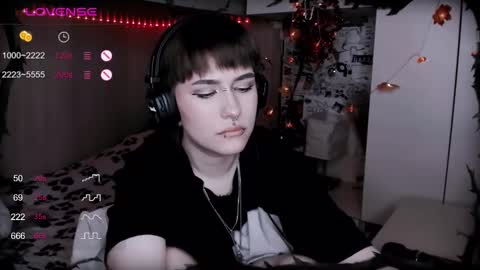 pronoun she. name Mary. age 21. online show from February 18, 4:49 pm