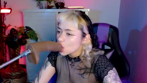 scarlet_gold online show from February 1, 1:15 am