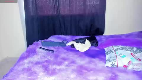 Snapshot of scarlet_tommy chatting on October 15, 8:22 pm scarlet_tommy online show from October 15, 8:22 pm