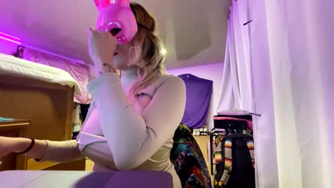 scarlet whisper online show from November 4, 2:05 am