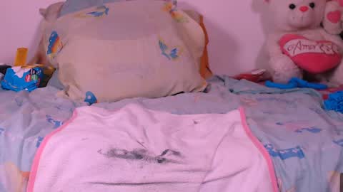 Snapshot of scarlethh_hott chatting on March 1, 3:49 pm scarlethh hott online show from March 1, 3:49 pm