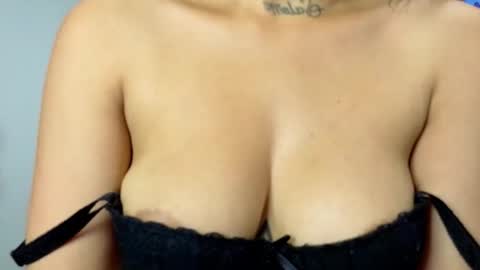 scarlethjonz online show from December 19, 4:43 pm