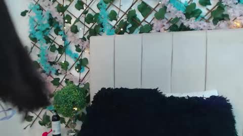 scarlet  online show from February 8, 12:31 pm