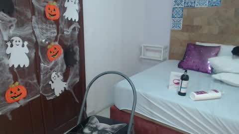Snapshot of scarletlevis chatting on October 18, 1:03 pm scarlet online show from October 18, 1:03 pm