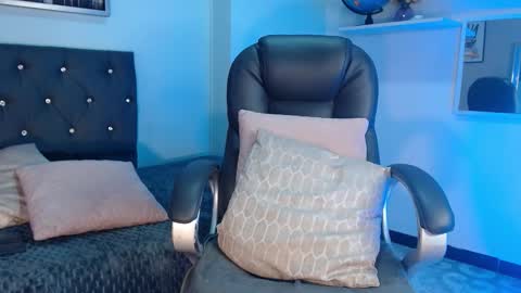 Snapshot of scarlett6_ chatting on October 9, 11:36 am Scarlett online show from October 9, 11:36 am