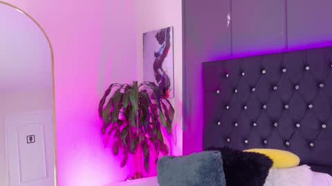 Snapshot of scarlett__durand chatting on October 8, 12:31 pm scarlett__durand online show from October 8, 12:31 pm