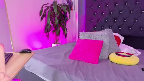Snapshot of scarlett__durand chatting on September 30, 4:01 pm scarlett__durand online show from September 30, 4:01 pm