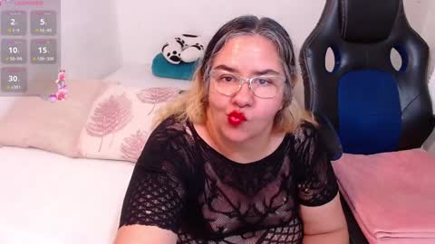 Snapshot of scarlett_duboi1 chatting on February 1, 12:18 am Scarlett online show from February 1, 12:18 am