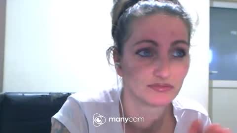 Snapshot of scarlett_queen01 chatting on February 4, 6:36 am scarlett_queen01 online show from February 4, 6:36 am