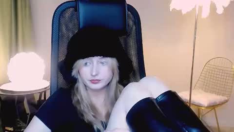 scarlettscril online show from November 14, 10:04 am