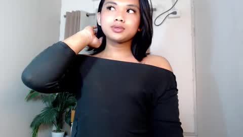 Deluxe online show from May 23, 6:17 pm