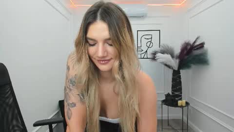 selenaemoore online show from November 12, 7:45 pm