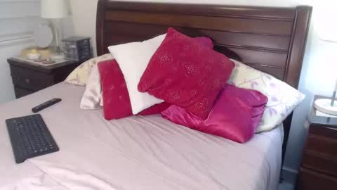 Selena online show from March 7, 3:35 am