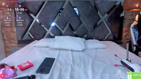 selene__lopez_ online show from February 4, 8:23 pm